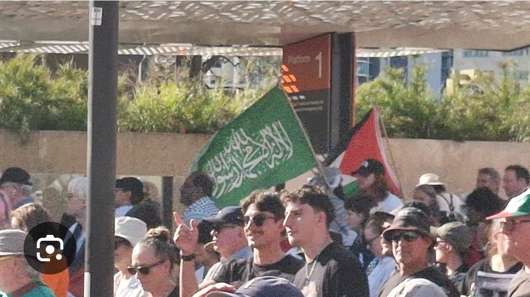 MapHanger01's tweet image. Unite with this Hamas Gimp?

Not fucking likely.

Piss off Albofat and take your Muslim Brotherhood mates with you.