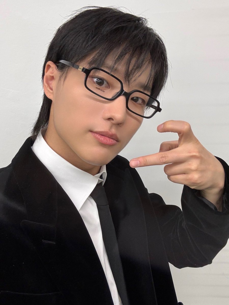 우즈(WOODZ) X 게시물 이미지 1(핑계고)