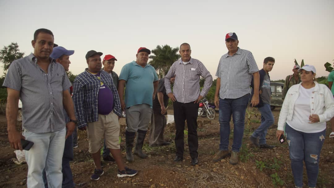 El Ministro de la Agricultura Idael Pérez Brito, visita  los polos productivos en  Jesús Menéndez y el municipio cabecera #LasTunas #PorLasTunasLaVictoria #SíSePuede #PorUn26EnEl26