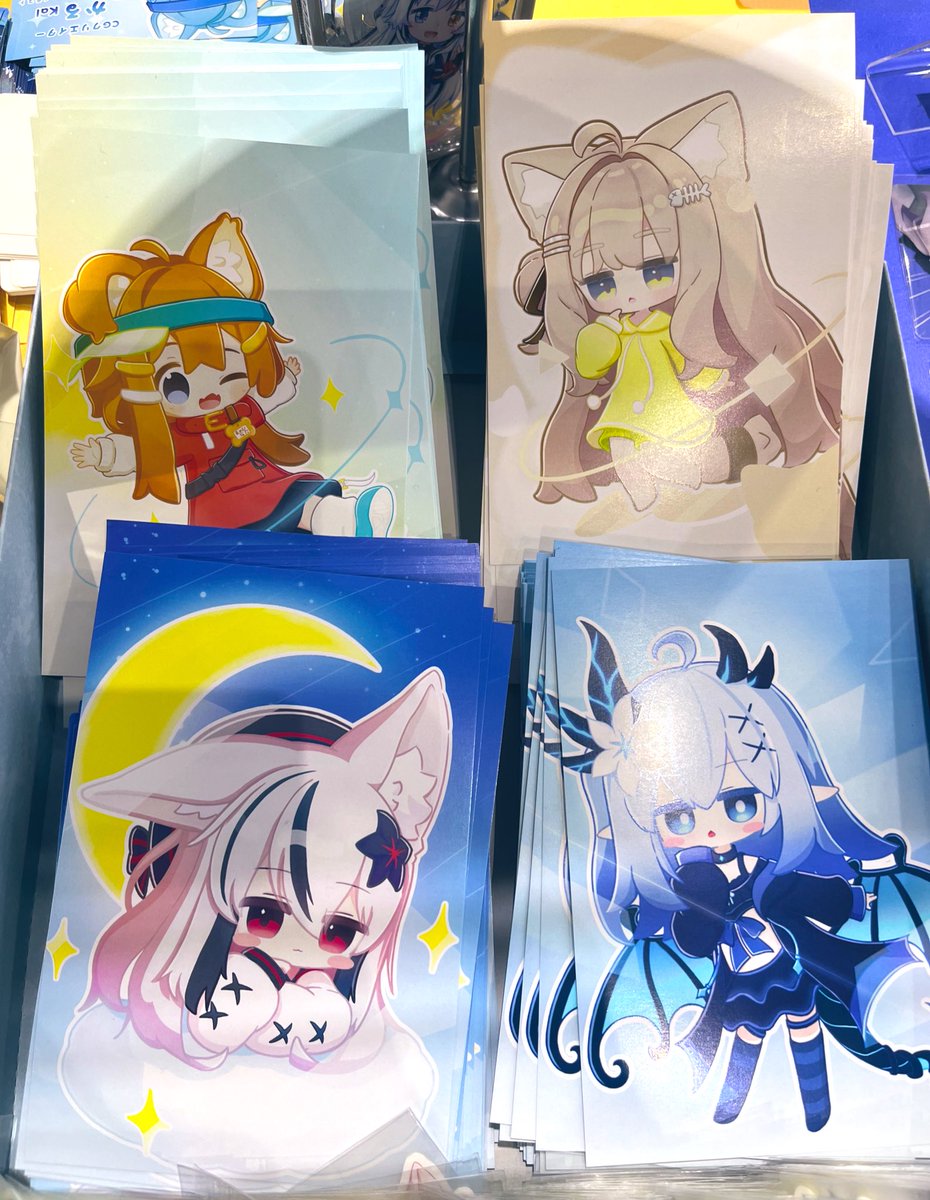 アクキーかアクスタを1つご購入につき、そのキャラのポストカードを1枚