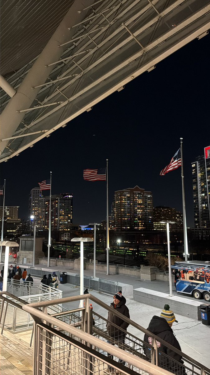 someguyjack's tweet image. Cold Front just hit Soldier Field. Very windy