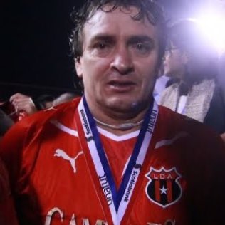 #NuevaFotoDePerfil
CAMPEONESSSSS❤️🖤🖤🖤❤️❤️❤️🖤❤️