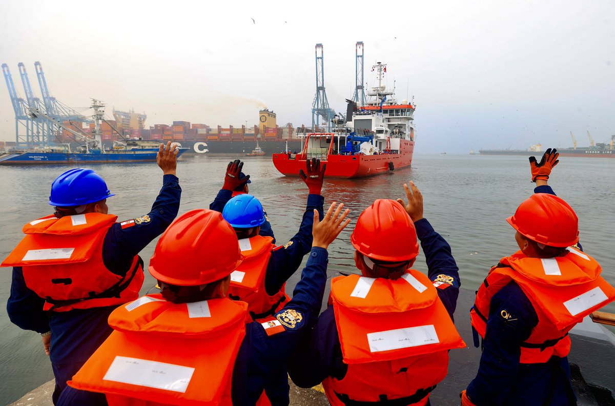 🚢 Le navire océanographique BAP Carrasco est parti pour l'Antarctique avec plus de 70 expéditionnaires, dont un lieutenant canadien grâce au programme REGULUS qui facilite les échanges entre la Royal Canada et les marines du monde entier.