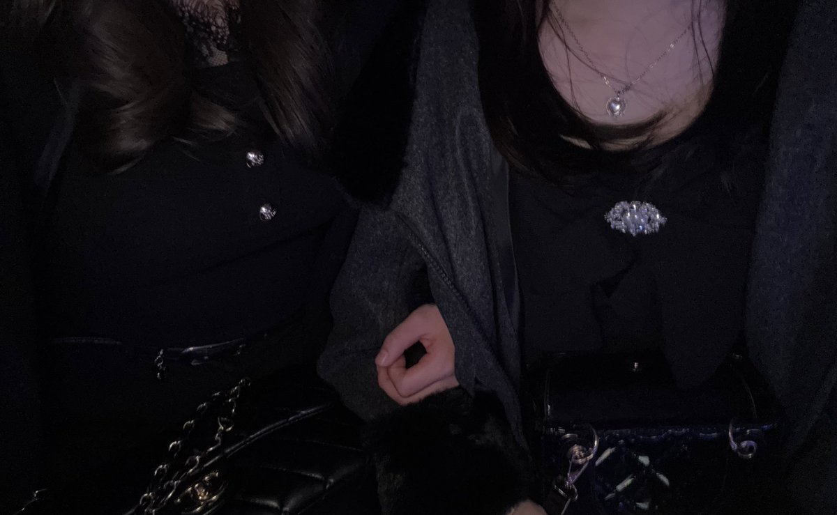 Riii_36_'s tweet photo. プレイオフDay1に行ってました💖✨
どの試合でも白熱しててほんとに楽しすぎたーー；；🎶今回魔女戦多くてほんとに嬉しかった🥹
純情珈琲さんに手にサイン書いてもらって写真も撮って貰えて嬉しかったですo̴̶̷̤ o̴̶̷̤

とりあえずはめつくんの頭撫でて優勝祈願してきました🧑🏻‍🦲
#ZETAWIN #IJLWIN https://t.co/24aGp7b8FU