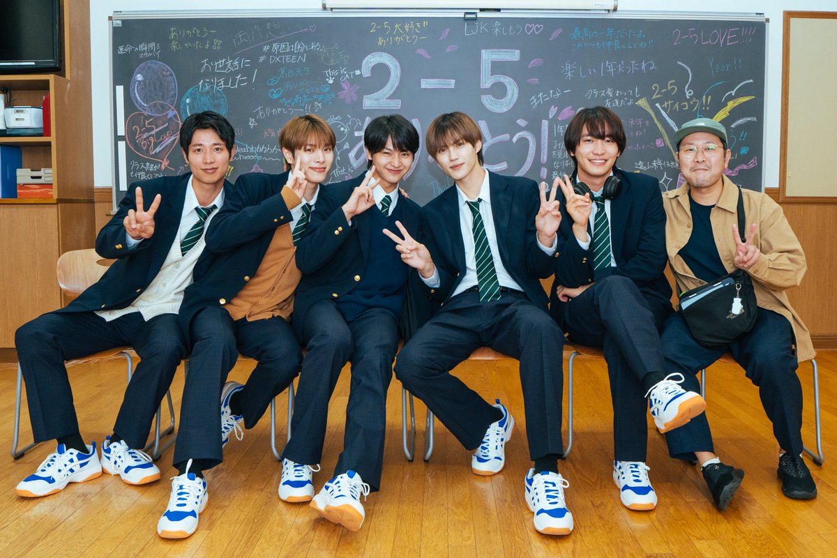 🧢監督メモ🧢
#ドラマ修学旅行 最終話ありがとうございました！
ラストの度会の3度目キスは完全アドリブです笑
テストではしなかったのに本番で急に軽くチュッ。その後 #藤本洸大 君の「もう、簡秀吉め〜」という表情は素でしたね笑　
監督としてはあの不意打ちキスは嬉しかったです！
＃簡秀吉