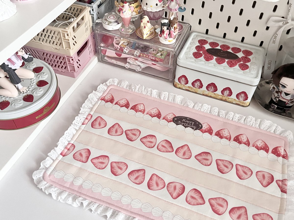 nasu_taku's tweet image. 주말 미싱타임
생일케이크 원단을 만들었어요🍓🍰