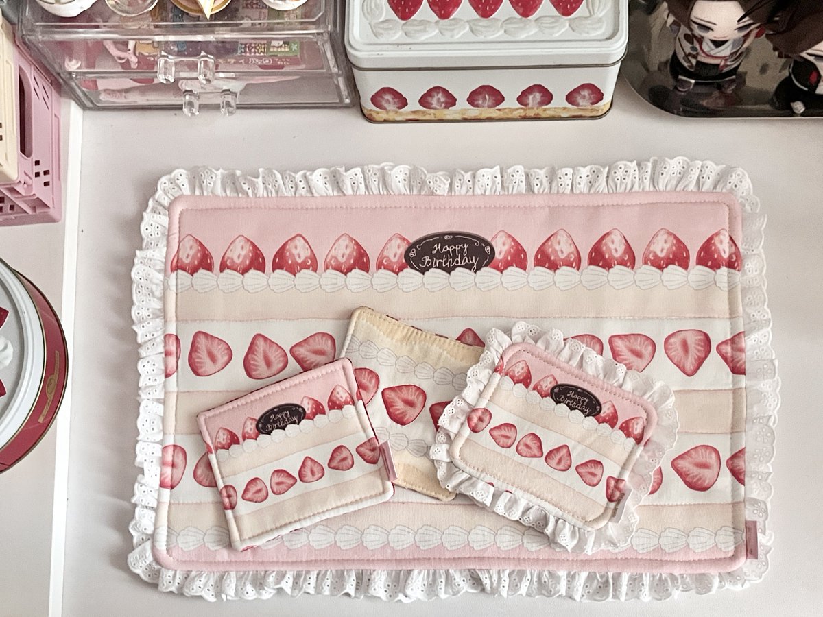 nasu_taku's tweet image. 주말 미싱타임
생일케이크 원단을 만들었어요🍓🍰