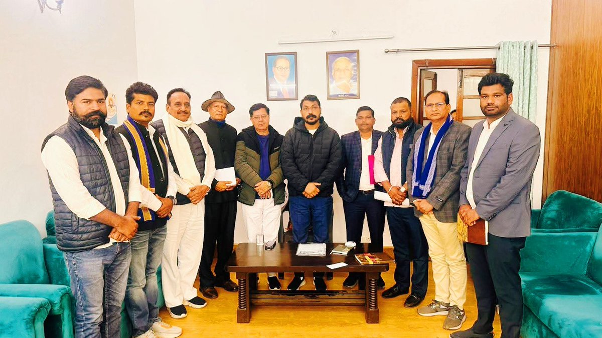 AmarHarsolia's tweet photo. कल दिनांक 20 दिसंबर को 
नई दिल्ली स्थित पार्टी कार्यालय पर भीम आर्मी चीफ एवं आजाद समाज पार्टी (कांशीराम) के राष्ट्रीय अध्यक्ष माननीय एडवोकेट चन्द्रशेखर आजाद जी से राजस्थान प्रदेश को लेकर बैठक हुई। जिसमें राजस्थान प्रदेश को लेकर कई महत्वपूर्ण बिंदुओं पर चर्चा हुई। साथ ही प्रदेश को लेकर मा.राष्ट्रीय अध्यक्ष जी ने सभी पदाधिकारियों को पार्टी संगठन की मजबूती को लेकर आवश्यक दिशा निर्देश दिए ।
@BhimArmyChief 
@Ravinder_ASPK 
@SatyapalChASP 
@mohanla42213764 
@AzadSamajParty 
@ASP4Rajasthan 
@BhimArmy_BEM 
@BA4Rajasthan