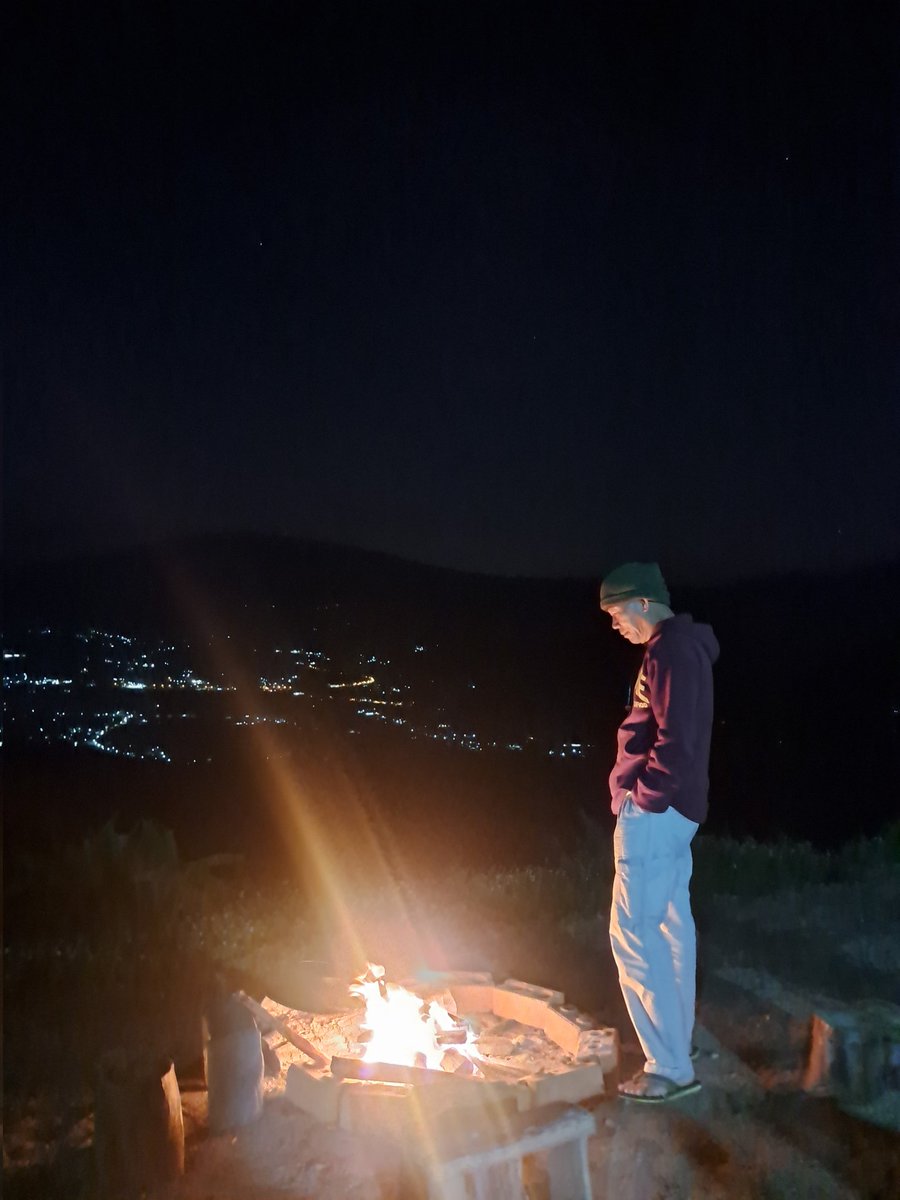 ช่วงนี้เหนือบนอากาศหนาว นักท่องเที่ยวขึ้นดอยอินทนนท์ เดือนพ.ย.สูงถึง 23,000 คนฯ ขณะที่ฝั่งแม่แจ่มบริเวณดอยม่อนหมาก-บ้านบนนา หันหน้าเข้าหาดอยอินทนนท์ ก็จะได้ยลทะเลหมอกย้อนแสงอาทิตย์ที่สาดส่องมาจากฝั่งอินทนนท์สวยงาม
ในยามนี้แม่แจ่ม เป็นทั้งหมุดหมายและทางผ่านของนักท่องเที่ยวไปแล้ว