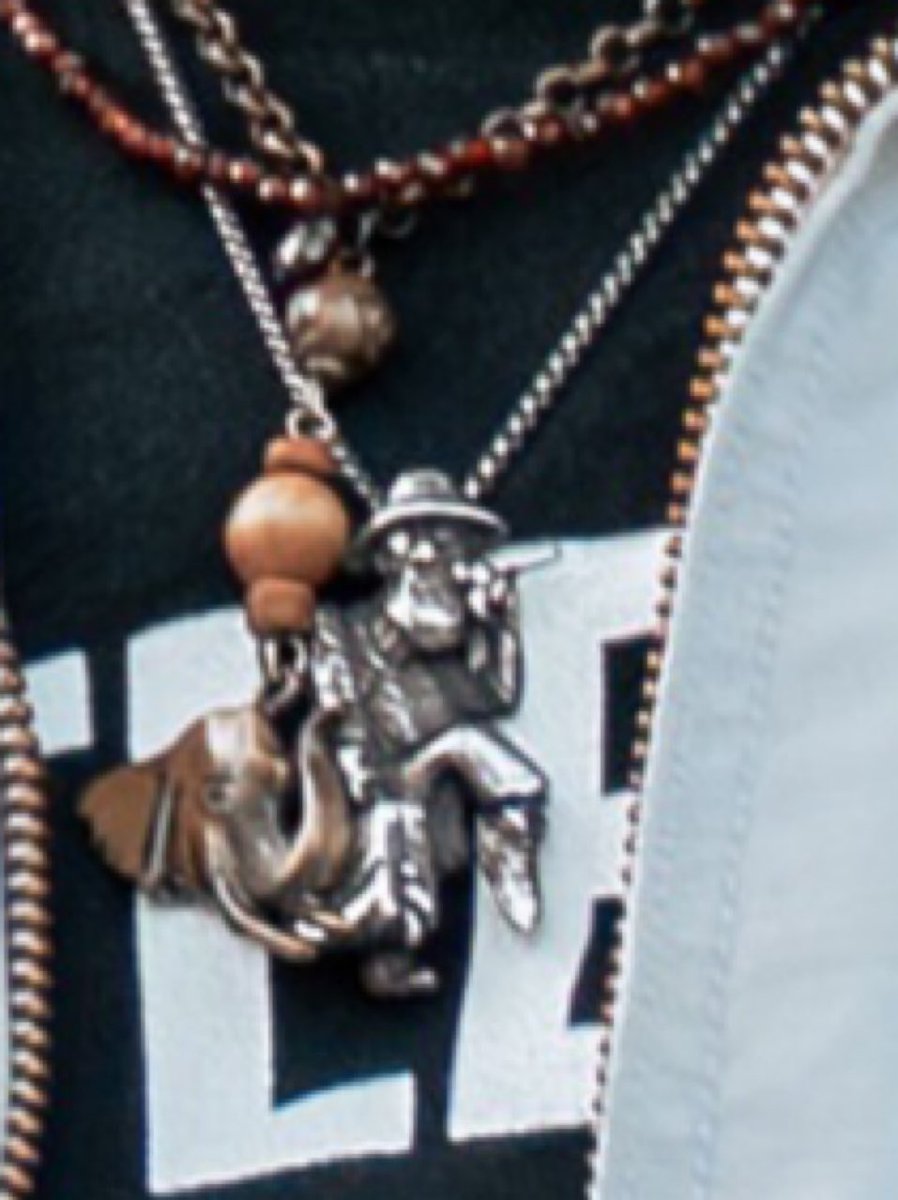 ジョニーのネックレス、何処かで見た事あるなと思って調べたらやっぱり