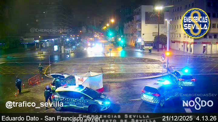 EmergenciasSev's tweet image. Policía Local mantiene activados desvíos de tráfico en la confluencia de la Av. Eduardo Dato con la Av. San Francisco Javier con ocasión de un siniestro vial.
Un varón (35) ha fallecido como consecuencia de las lesiones sufridas al perder el control de su motocicleta en la citada…