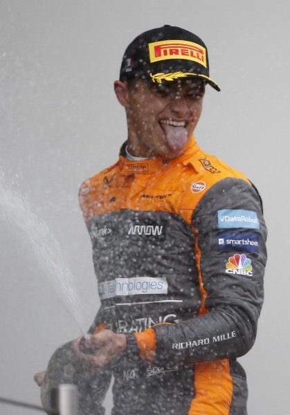 mvlnorris's tweet image. His tongue is so long I wanna know how it sitting on his face feels like