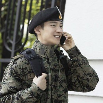 김도기가 밝아진게 캐붕이라는 의견도 있던데 나는그쪽은몰르겟음 즌1 과거씬만 봐도 어머니일 전에 기본적으로 살갑고애교많은쪽이었지 무뚝뚝효자아들 절대아니엇기때문에,,, 모두가 무지개운수가 진짜가족이된거같다 느끼는 지금 무지개운수앞에서 그모습이 안나오면 그게더이상하죠