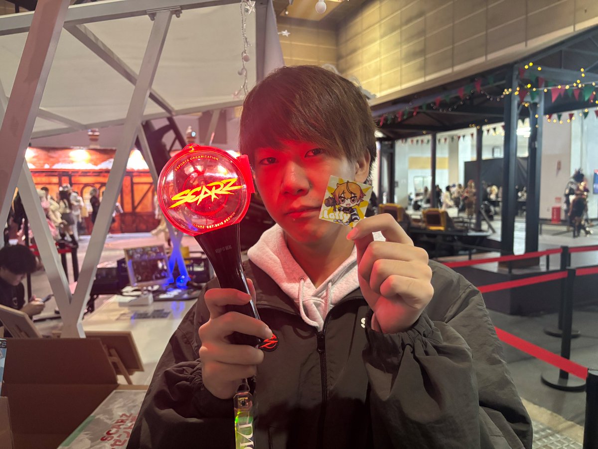 SCARZ_IDV's tweet photo. 最終日物販オープン中❤️‍🔥

Latty店長がちらほら現れるかもしれません🍵

#第五人格冬物語 #SZWIN https://t.co/l5KftDo96r