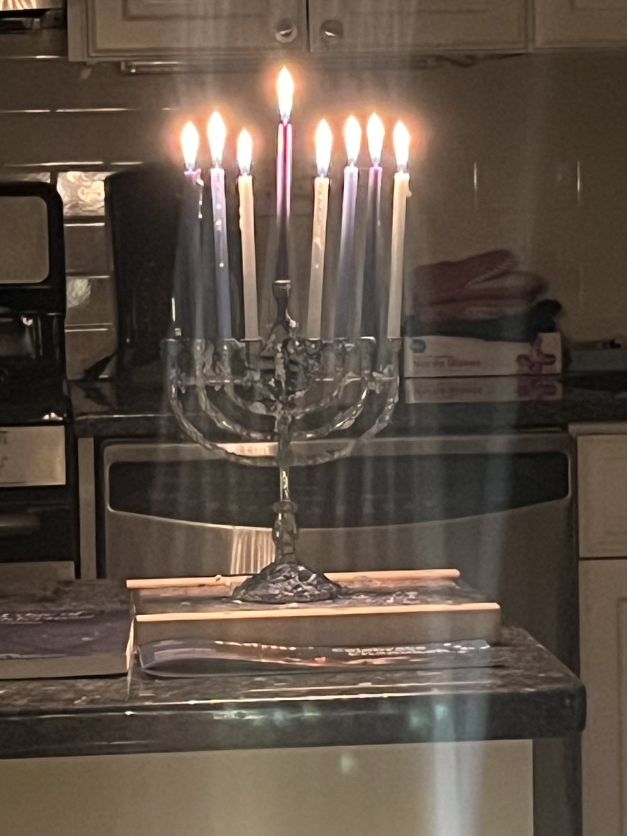 DGLebowitz's tweet image. Happy 7th night of Hanukkah!🕎