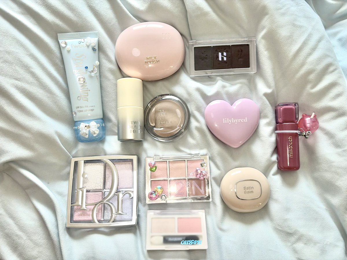 co_pan_oO's tweet image. 今日は婚姻届を出しに行くから一軍コスメで(ᐢᴗ ·̫ ᴗᐢ)👍🏻
 #motd