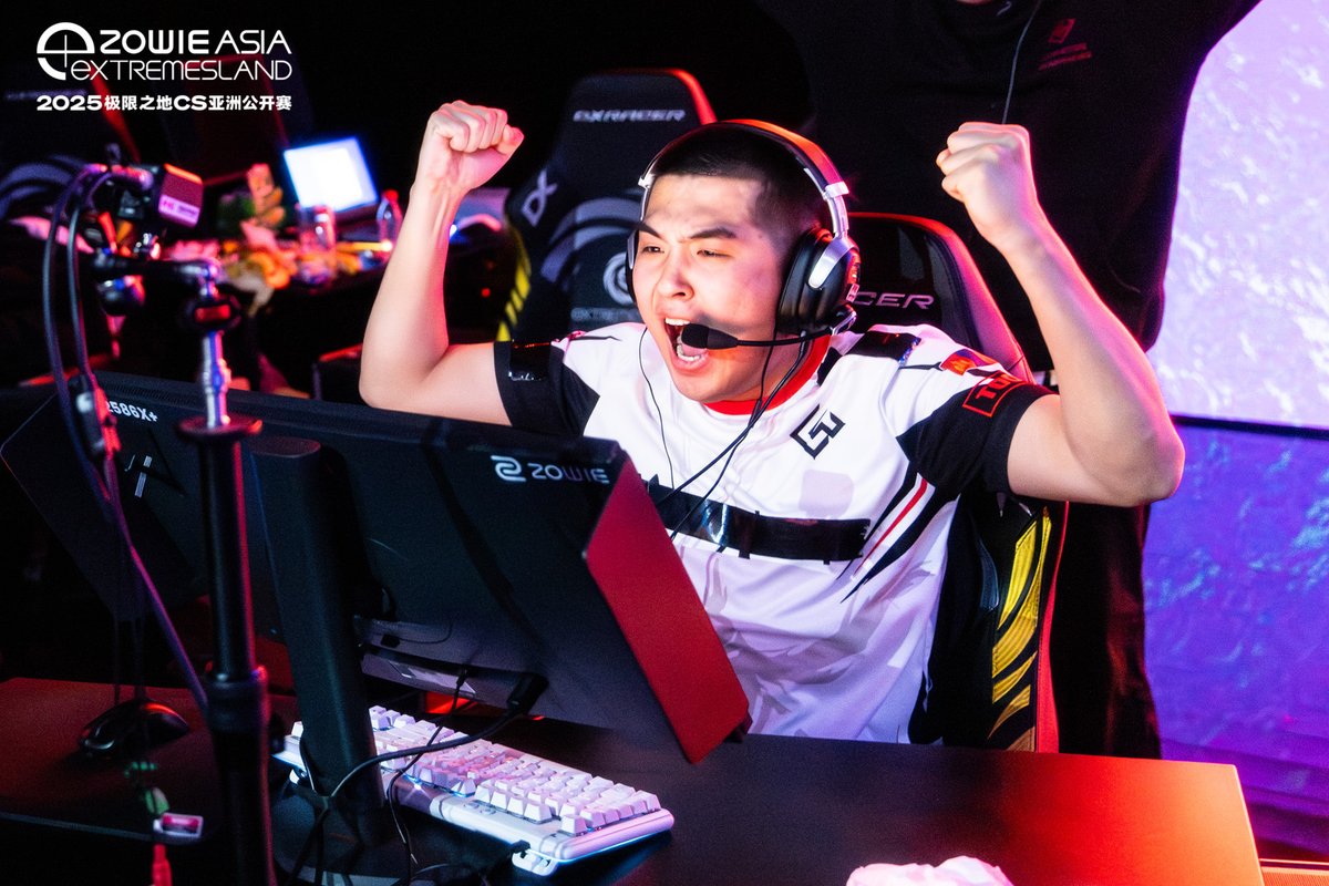 eXTREMESLAND tweet media