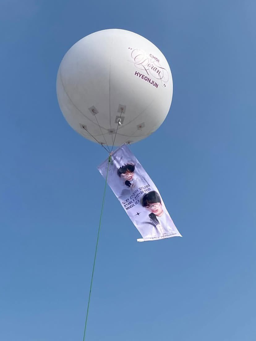 Koheeeyaa's tweet photo. #Doran flying banner in Vietnam🤩

c: doran_jellylan (threads) https://t.co/Bx084Rz7Yt