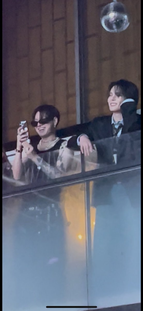 スンウのサプライズケーキが登場してちゃんとにっこにこで撮影してるハンセ

#hanse
#HANSEUNGWOO
#sejun
#VICTON
# Do your best
2025.12.20