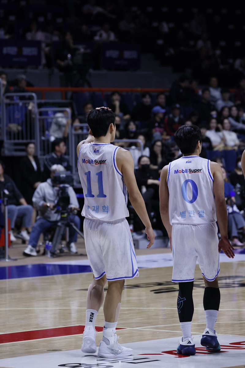 kogasyaigija's tweet photo. 오 !
세계 농구의 날 🏀 12월 21일
프로 데뷔 6주년인 양재혁 선수
축하합니다🎉 #양재혁 https://t.co/D9LgbGzy1d