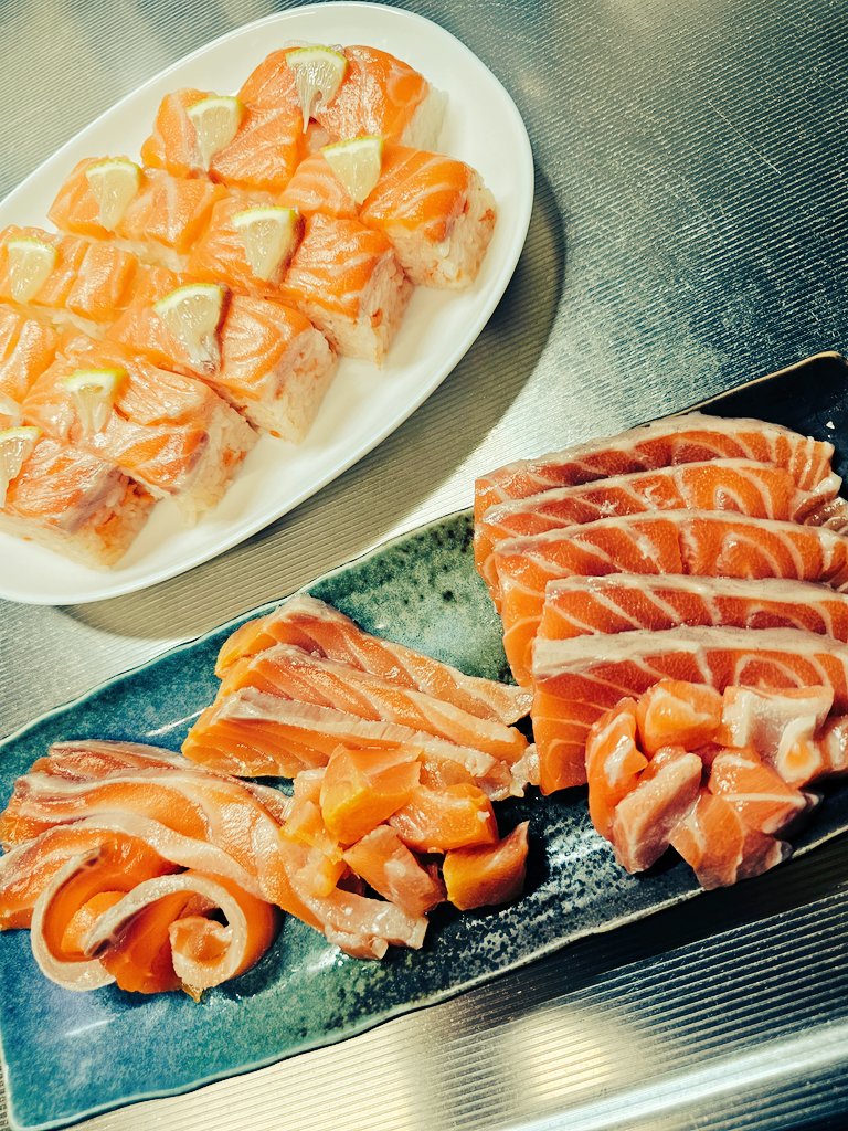 ここんとこ釣りに行けてないストレスで今コレ

押し寿司と燻製...
やり切った( ´ᐞ` )

 #サーモン祭り