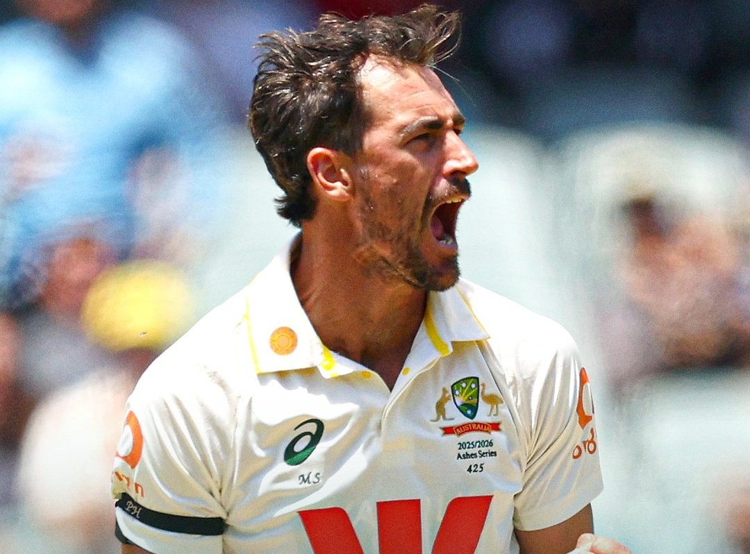 CricWorld099's tweet photo. 🔸10 wickets in the first Test,
🔸8 wickets and a fifty in the second Test,
🔸6 wickets and a fifty in the third Test.
#MITCHELL_STARC – the MVP of Australia in winning the Ashes!🔥 https://t.co/jziuAlLBg0