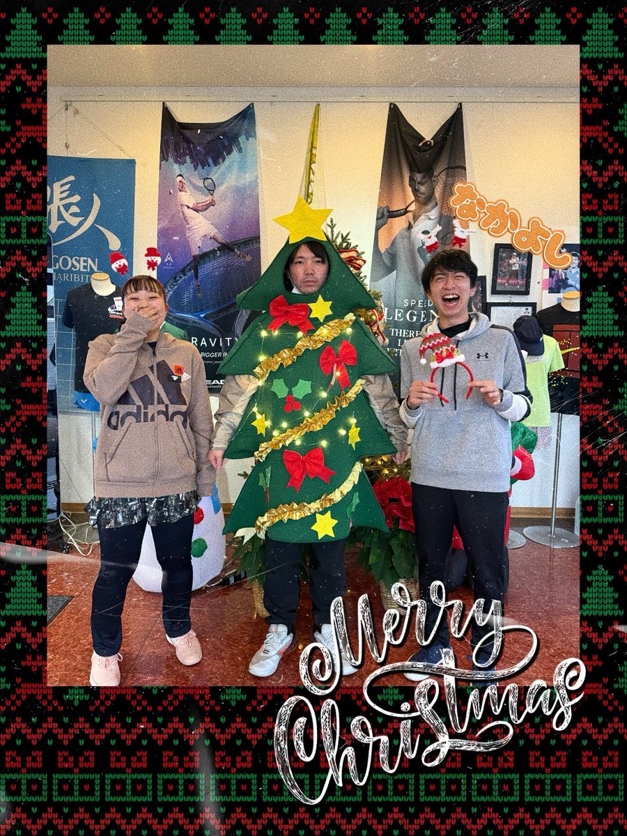 santofront's tweet photo. クリスマスももう少し！🎄
サントピアの期間限定マスコットキャラクターと📸✨
スタッフのこんな笑顔のショットも撮れました✨笑
クリスマスまで残りわずか！
ぜひサントピアテニスパークに遊びに来てください☺️
 #サントピアテニスパーク
 #クリスマス  #xmas  #🎅🏻🎄❤️ 
 #練馬区 https://t.co/GbitoynKUF