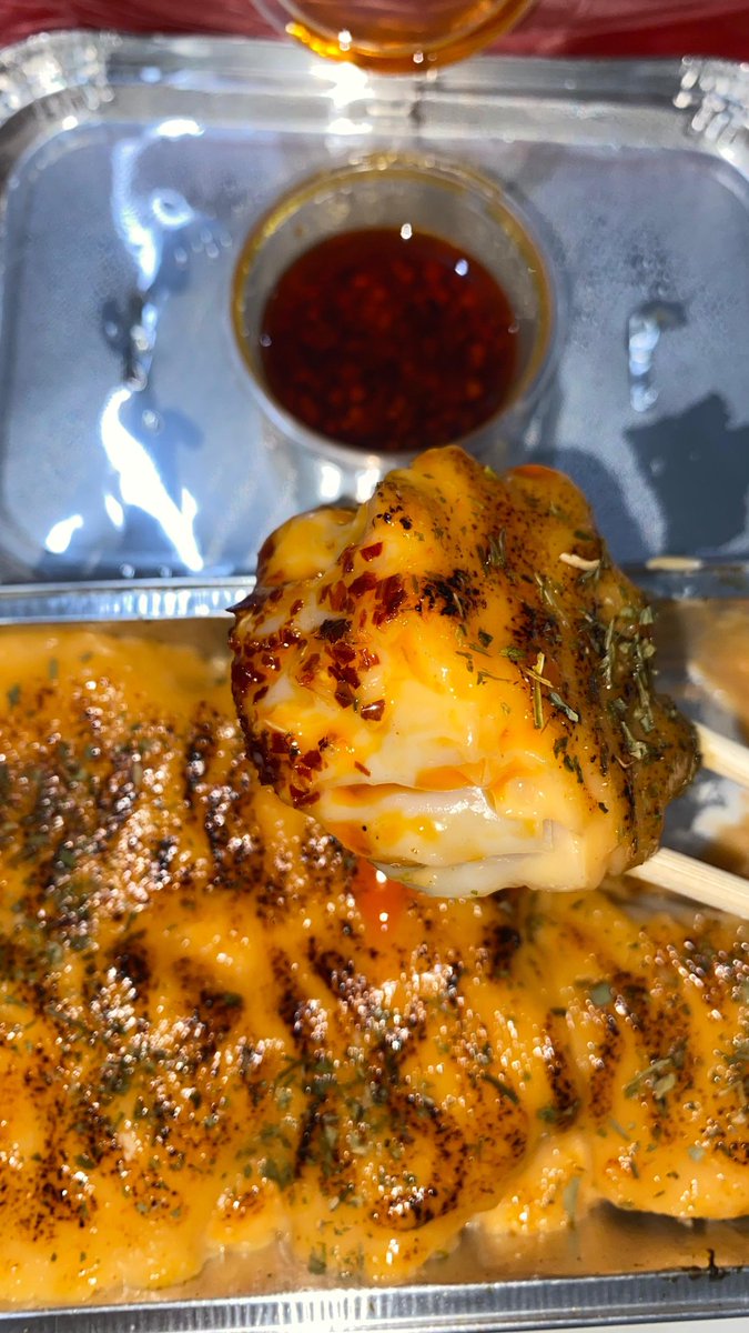 lightev_'s tweet image. Gak semua pusing obatnya paracetamol, bisa jadi obatnya dimsum mentai☺️