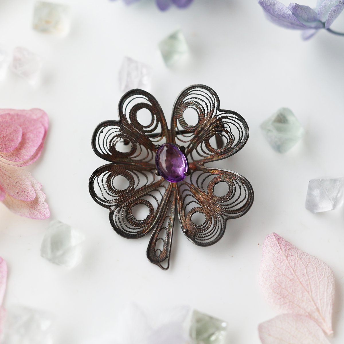 海福雑貨通販部の【ヴィンテージアクセサリー】に、アメジストのお花