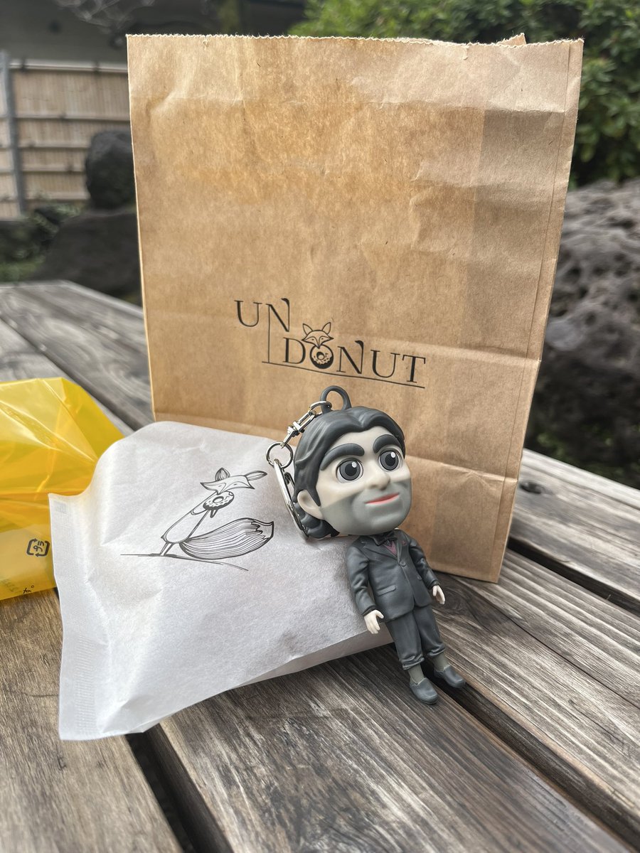 ドルマンと散歩とドーナツを食べに行きました #DeathStranding