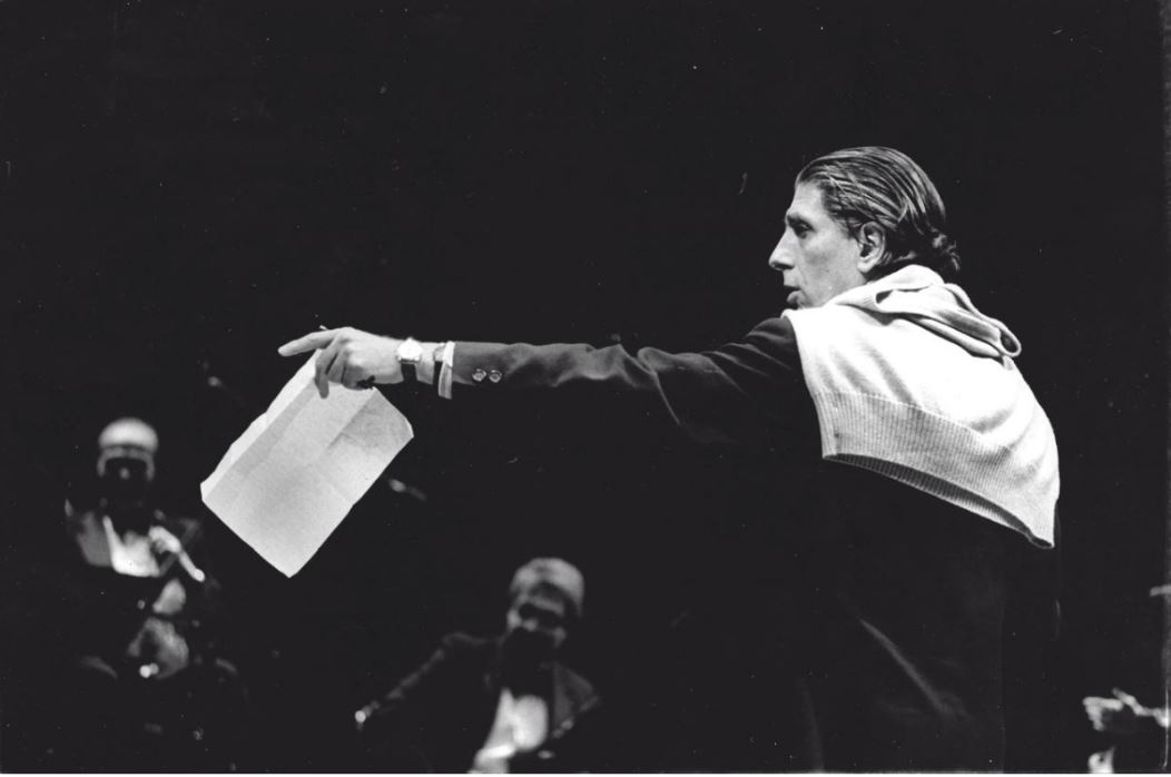 Claudio Segovia, creador de espectáculos musicales de resonancia internacional, ha muerto en Buenos Aires en la tarde de este sábado 20 de diciembre. Tenía 92 años.