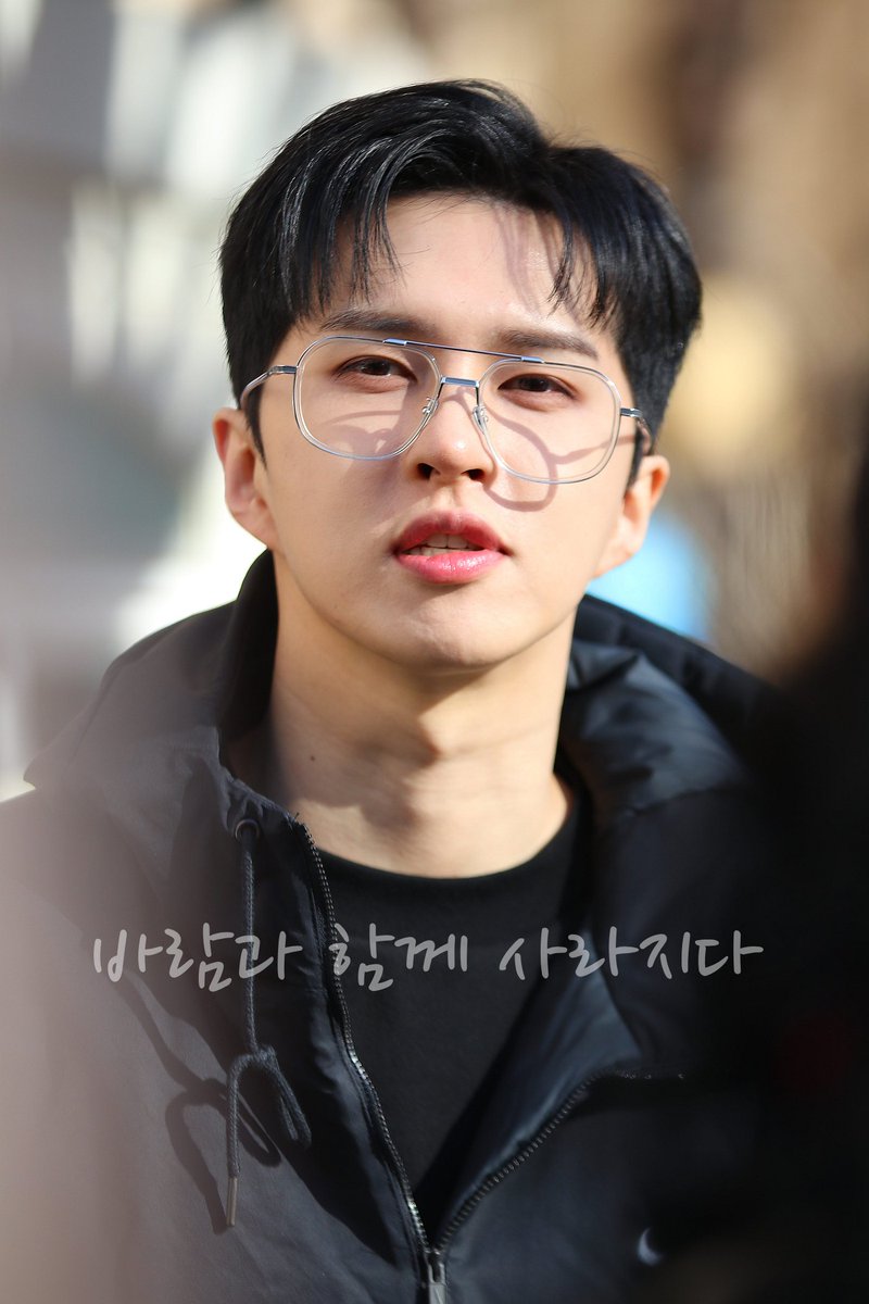 gonevvithevvind's tweet image. 251221 킹키부츠 출근길
#이재환
#켄
#쟌찰리 
@jaehwany0406 
🫢🧳🛫👋🏻