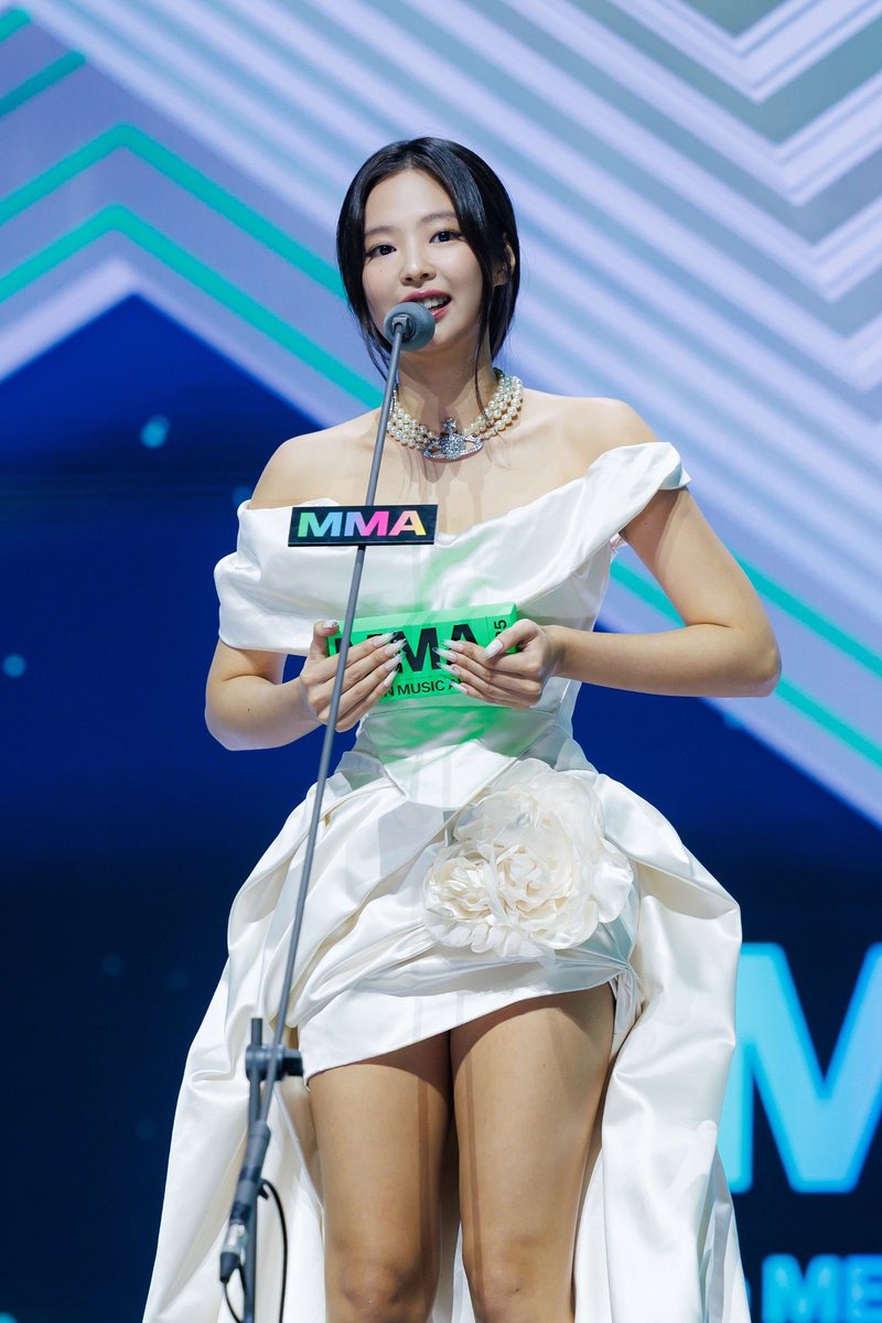 ᴱᴬᴿᵀᴴ ᴶᴱᴺᴺᴵᴱ tweet media