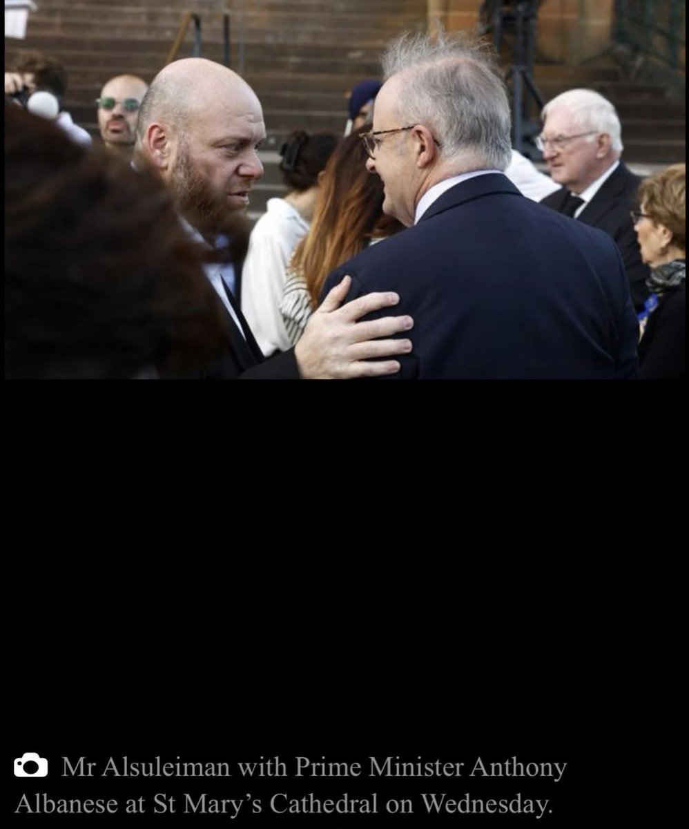 aveagoyamug's tweet photo. This weak excuse for a man (let alone a Prime Minister) @AlboMP runs with the foxes and hunts with the hounds. #Auspol2025 #appeaser #bondibeach https://t.co/lkq4KFDjhz