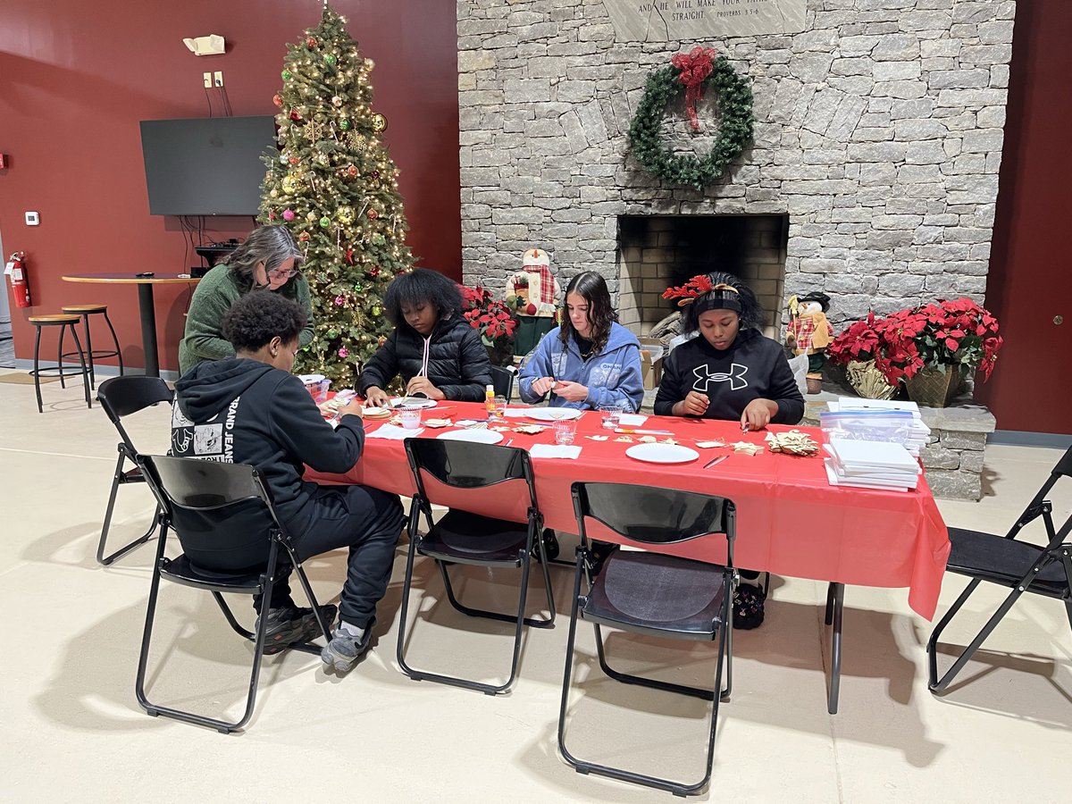 str8st's tweet image. Thank you Goodview Baptist Church for serving and helping sponsor the Straight Street Christmas party. Great night with amazing leaders.  Appreciate your continued prayers and support.