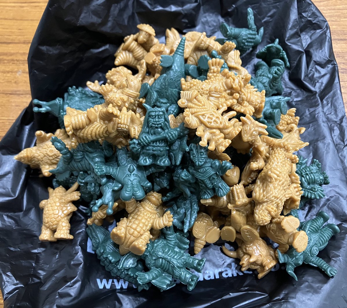 80物」と「11期」。 11期もしこれがアンティッQの色じゃなかったら全部