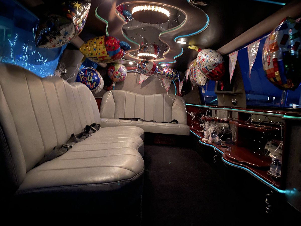 vanroyallimo's tweet photo. Celebrate smart this New Year’s Eve 🎉
Let a professional chauffeur handle the drive while you enjoy the night.
Book your NYE limo now! 6047270950
#NewYearsEve #SafeRide #LimoLife https://t.co/EOljXLfheD