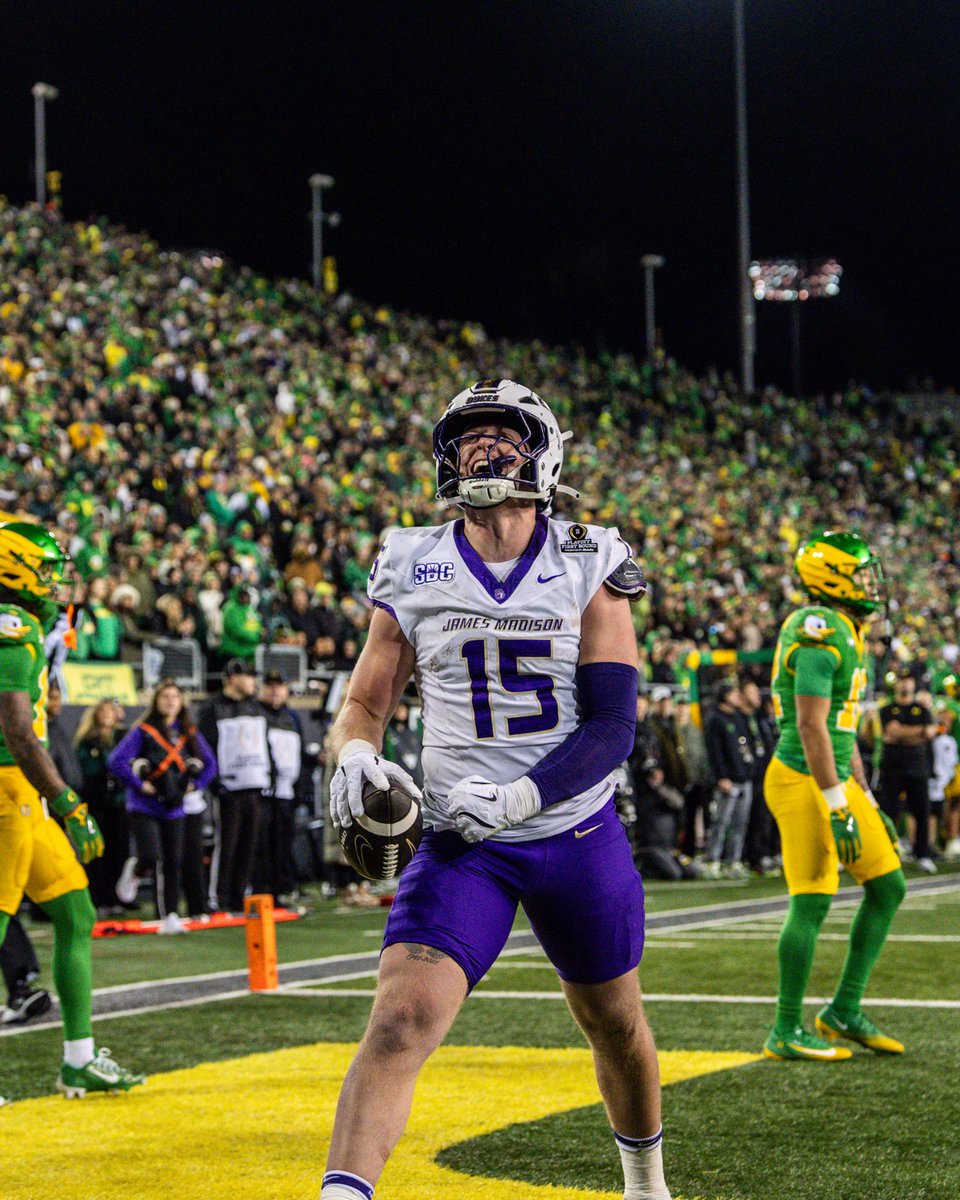 JMUFootball's tweet photo. LEAPING TO THE HOUSE🏠

@DippreLacota | #GoDukes | #CFBPlayoff https://t.co/6wBYVBS4qQ
