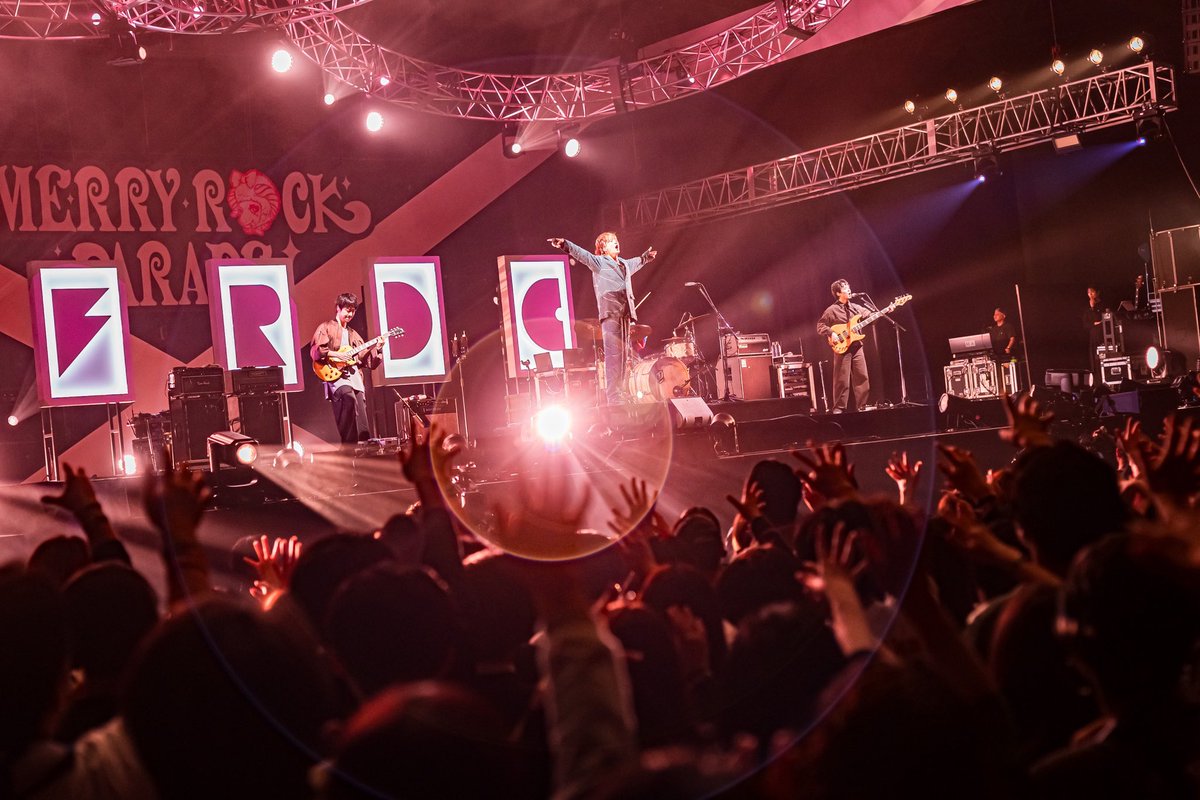 frederitter's tweet image. 2025.12.21📍 愛知・ポートメッセなごや１号館～３号館
「MERRY ROCK PARADE 2025🎄」

トップバッターを務めました✨
ありがとうございました！

オンリーワンダー
飄々とエモーション
スパークルダンサー
悪魔
オドループ
ペパーミントガム

#フレデリック #frederic #メリロ
Photo by ＠hilf_ntlo