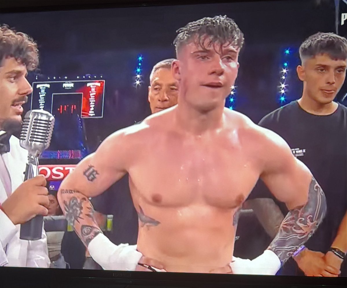 Vive en un country, tiene su propio gimnasio, hasta se hizo una película para auto chuparse la pija  y le ganó un provinciano con un tumor en la nariz.
GRANDE GERO ARIAS