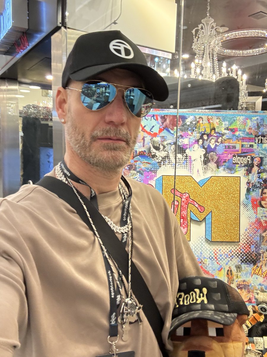 DJAlevy8's tweet photo. What a day!!
Locked in tonight.
Momentum doesn’t
Sleep, it compounds.
Rest well. Tomorrow
we rise sharper.
🪽 Get LIFTED
Good Night ✨
⬇️ What are you building next?
#DJGary #DoginalDogs #iNFiN8 https://t.co/udUEwFjWia