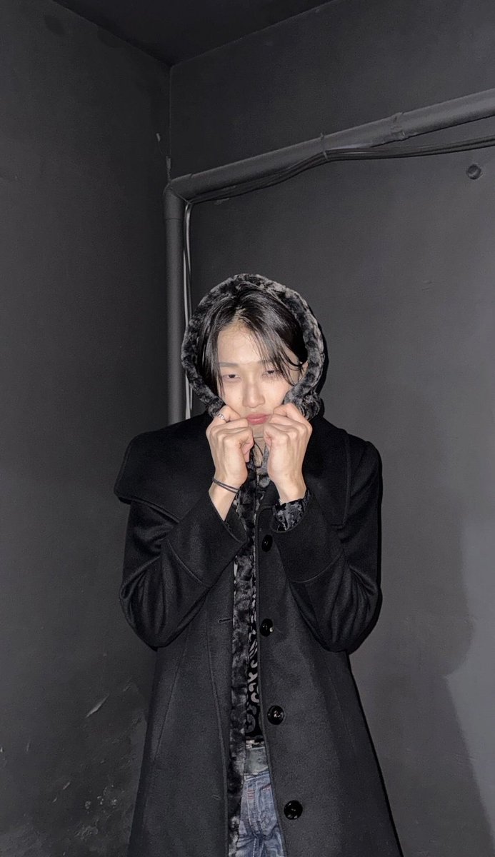 koiloverr's tweet photo. 나 이텐이 모델력 진짜 좋아함
진짜 개말라가지고 얼굴도 콩알만해가지고 
비율 막 20등신이고 다리도 2메다에 https://t.co/iafgKt3OT6