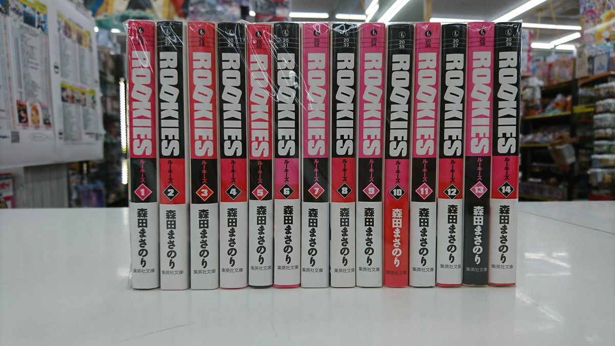 文庫版「ROOKIES」の全巻セットを作成しました！
ドラマ化や映画化、舞台化もされた人気野球漫画です。
年末年始のお供に一気読みしてみてはいかがでしょうか。
ご興味のある方は是非当店にお越しくださいませ！

＃ROOKIES　＃ルーキーズ　#佐藤隆太 ＃セット本　＃ふるほんタウン神戸星陵台店