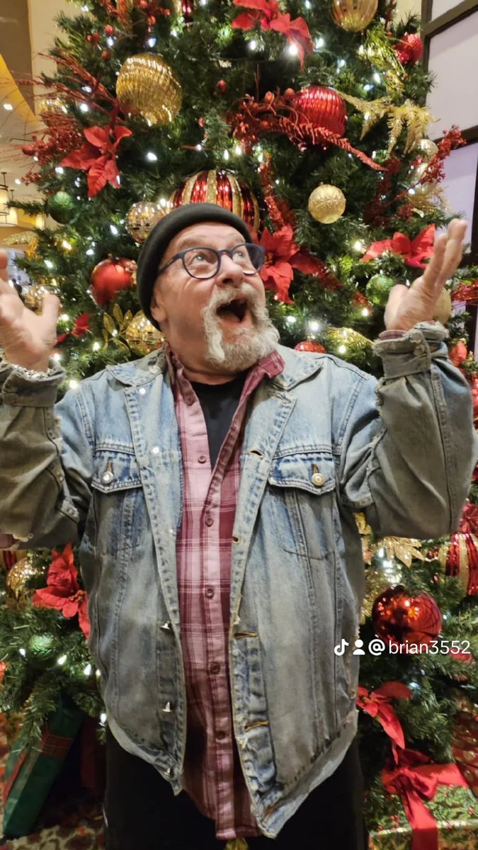 bry355's tweet photo. Happy Holidays to you All 🎅 https://t.co/uP9y4pZoYp