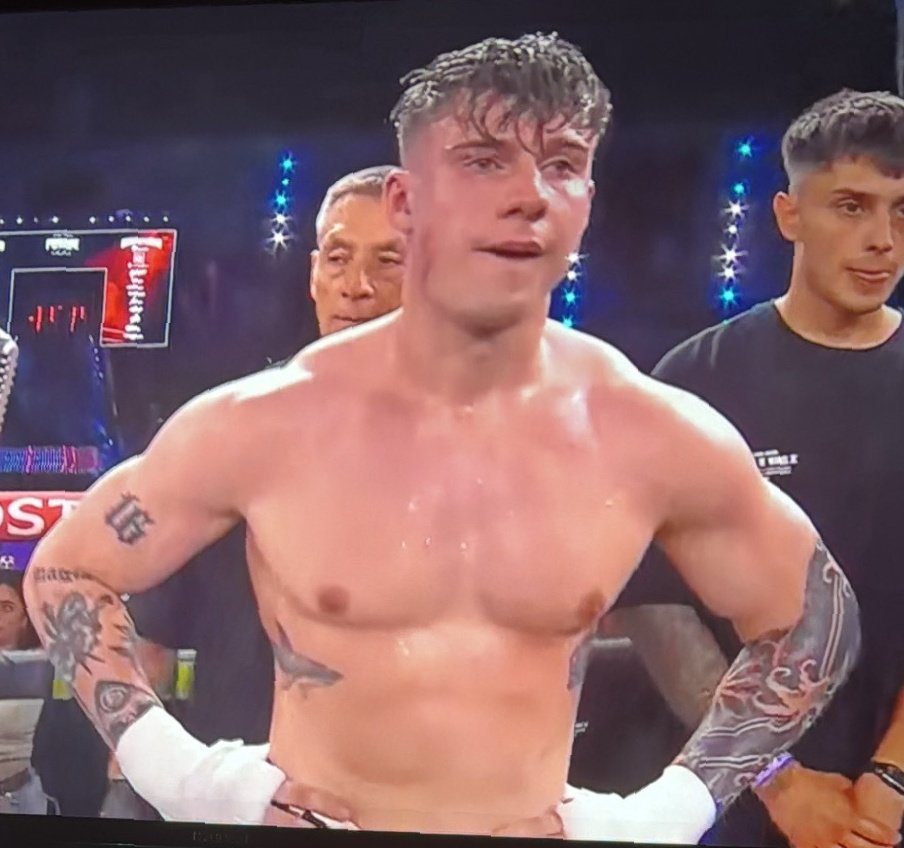 julianmendozza's tweet image. Se hacia el canchero, se hizo una pelicula por la derrota digna contra Viruzz y todo para terminar domado por un pibe que le falta medio dedo y tiene un tumor en la nariz #ParenseDeManos