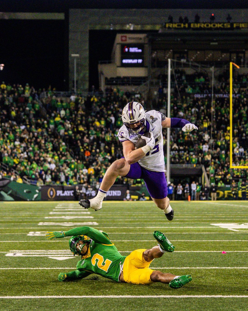 James Madison in their first CFP game:

• 509 yards
• 23 first downs
• 0 turnovers
• 34 points

They didn’t get the outcome they wanted but they fought hard and represented their school well. Awesome season. 🫡