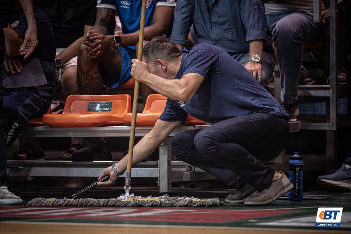 #LUBxBT | JO JO JO FELIZ NAVIDAD

Aguada derrotó como local a Nacional 98 a 94 con una enorme actuación de Joaquín Rodríguez que tuvo su noche soñada en la Avenida San Martín.

📝 <a href="/SantiagoB23/">Santiago Benitez</a> 
📸 <a href="/DamiPintos22/">Pelita ▕⃝⃤⁩⁩</a> 

👉 wp.me/p6K7W2-115s