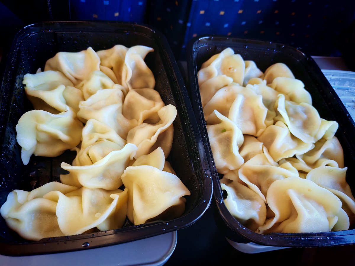 LIN_Zhaoy's tweet image. 冬至啦，在高铁上吃个饺子