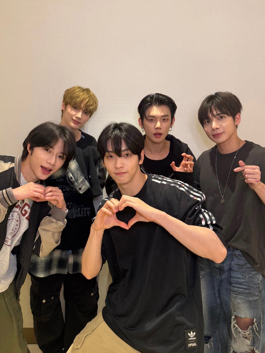 NEW OT5 PICTURE 🥹🥹🥹