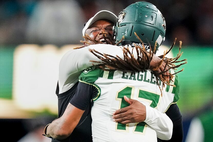 SportsDayHS's tweet photo. DeSoto dynasty lives on with dominant win over C.E. King in 6AII state final 

Full story 👇
https://t.co/RYtzYD5GrY https://t.co/inW7yTg51m